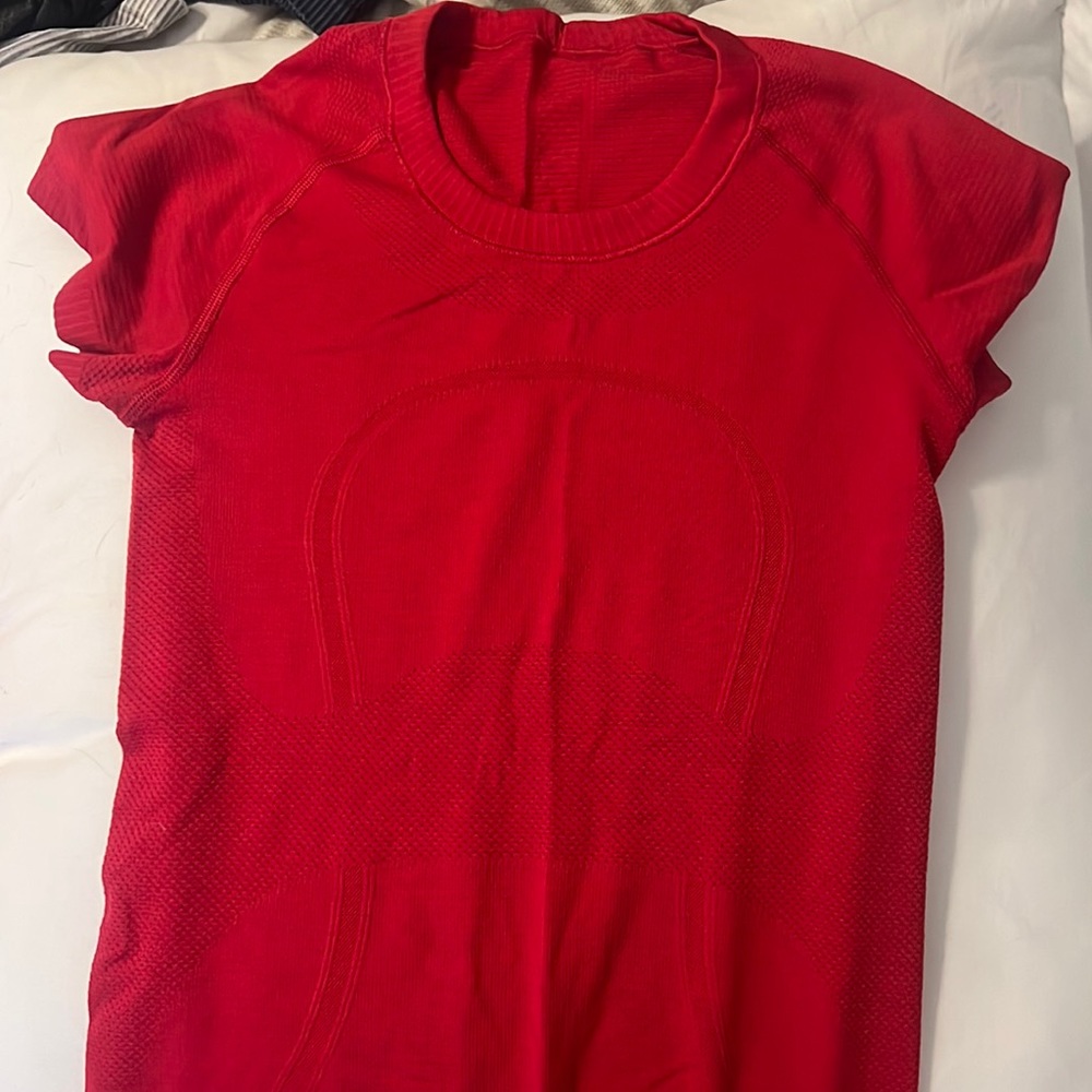 Red Lululemon swiftly tech